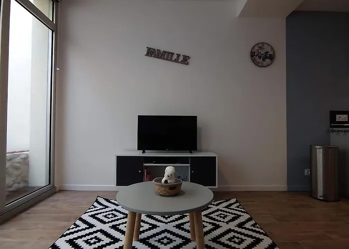 Maison De Ville En Plein Coeur De Jonzac
